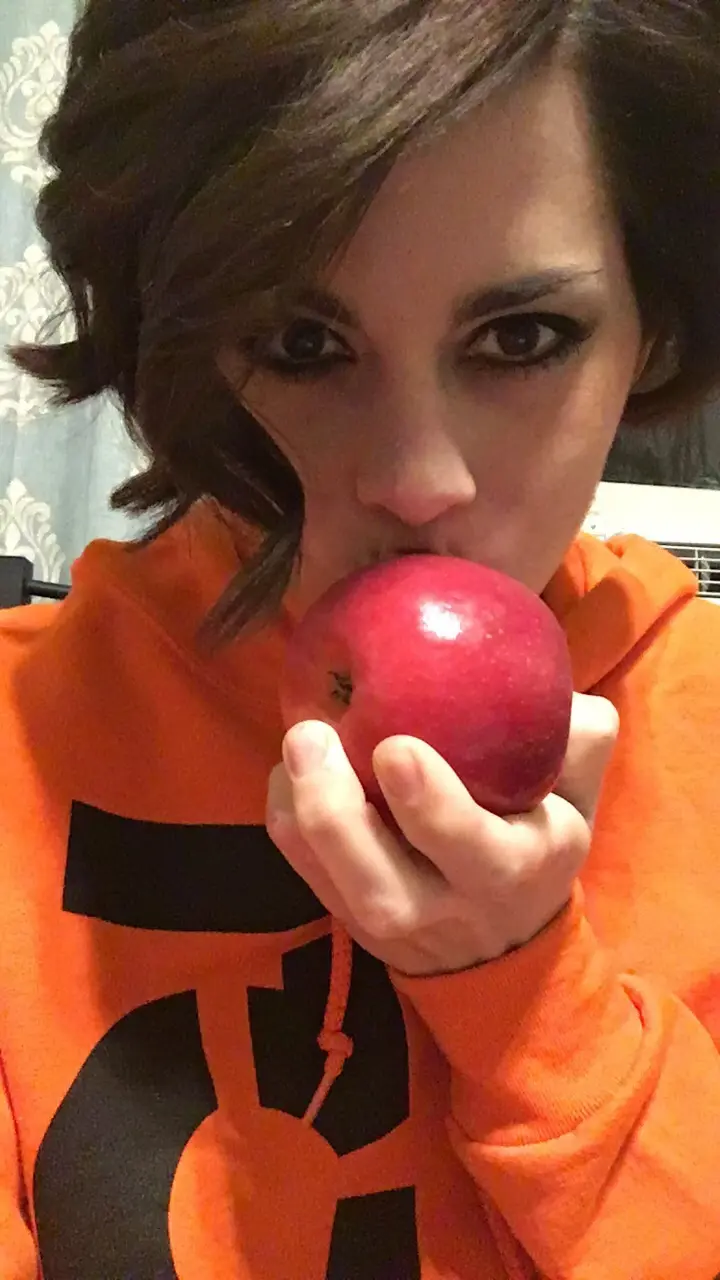akaNolaRae